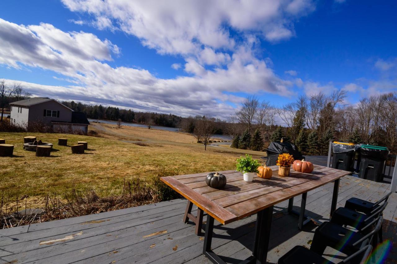 Pocono Gouldsboro Lake Home Retreat Game & Movie Room Exterior photo