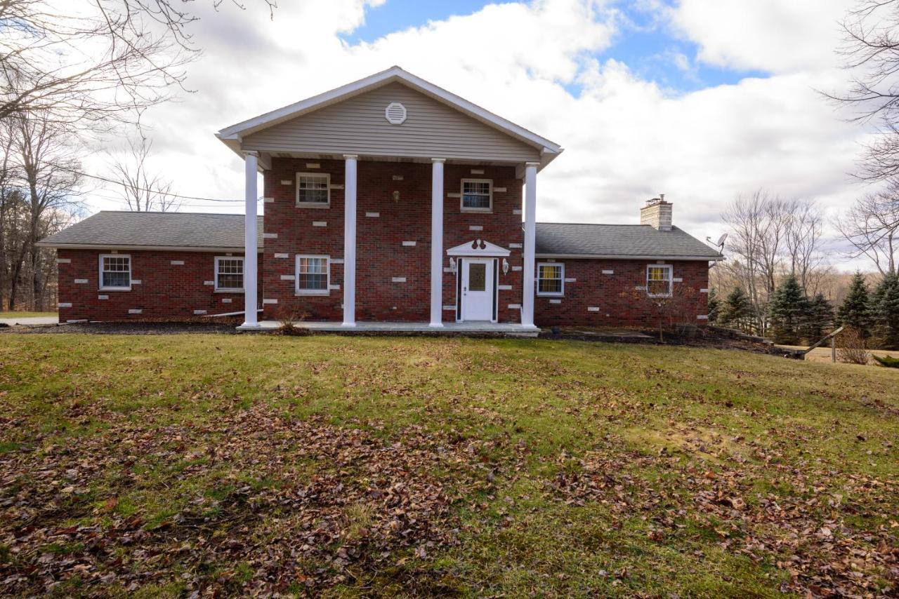 Pocono Gouldsboro Lake Home Retreat Game & Movie Room Exterior photo