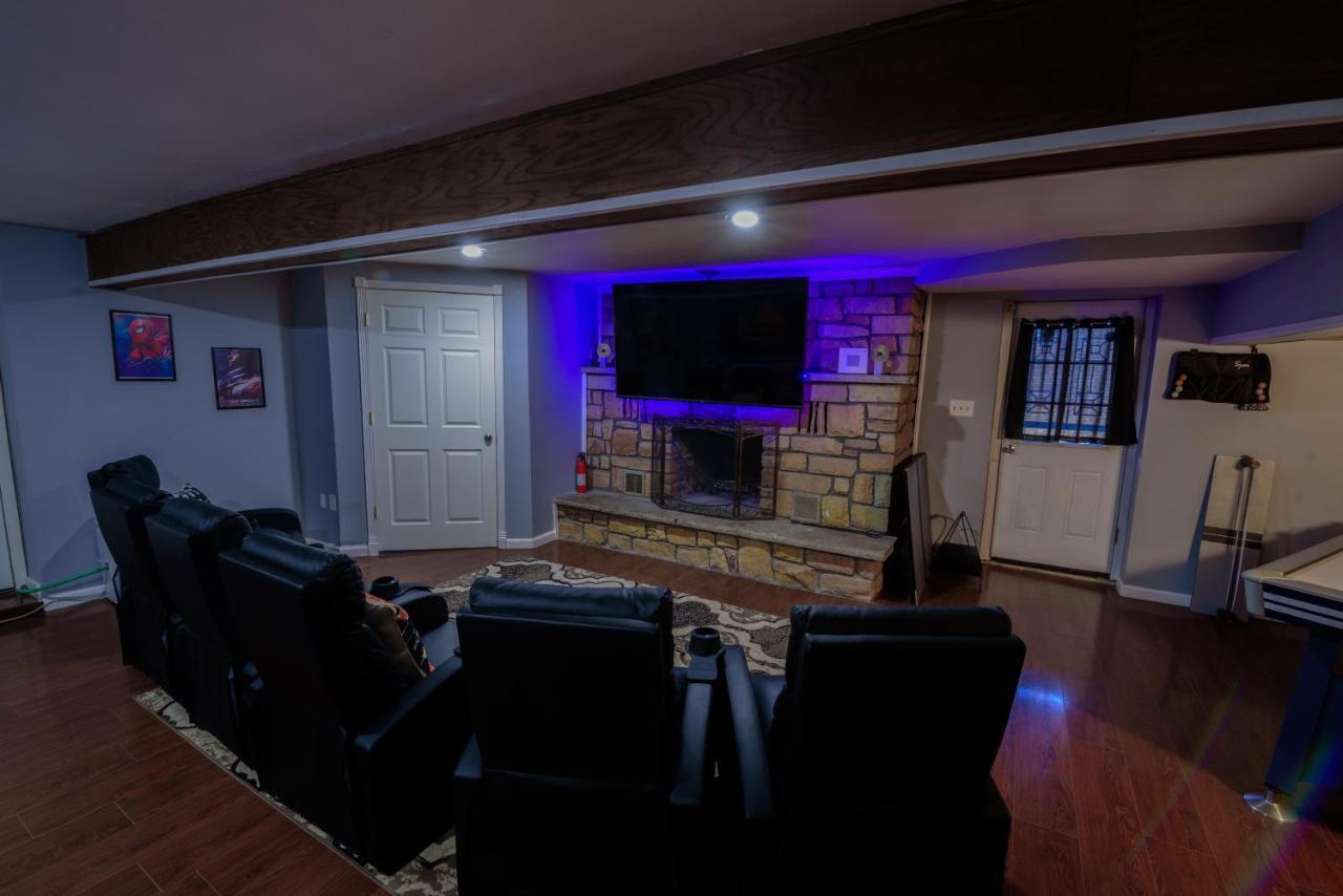 Pocono Gouldsboro Lake Home Retreat Game & Movie Room Exterior photo